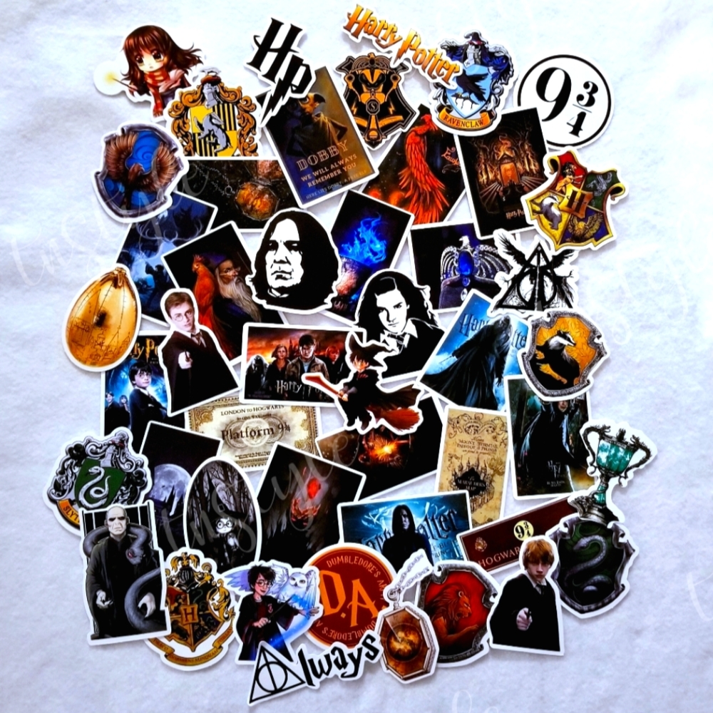 ⭐️3/$30⭐️ - 47 Harry Potter Stickers